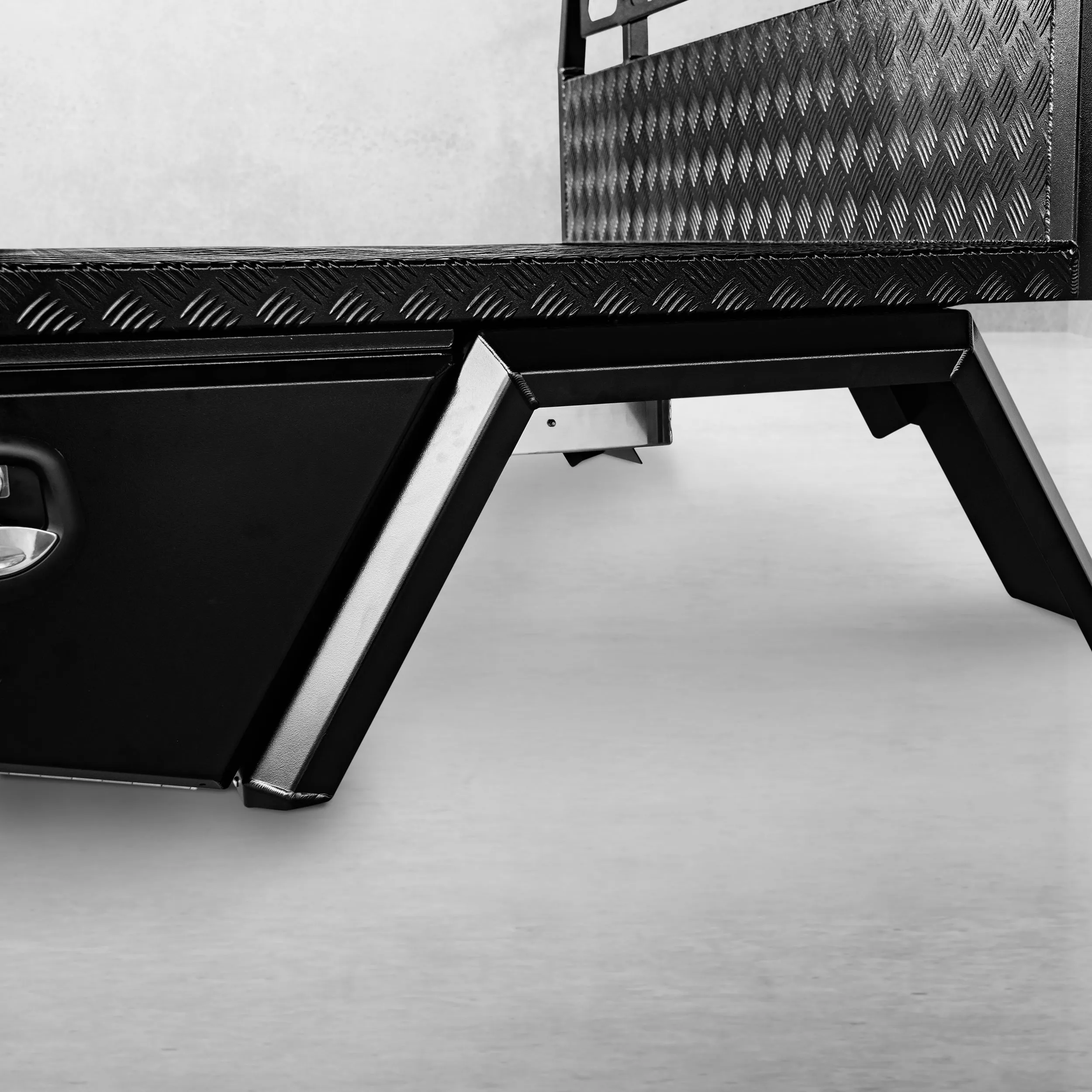Aluminium Tray w/Headboard 1950mm - Black