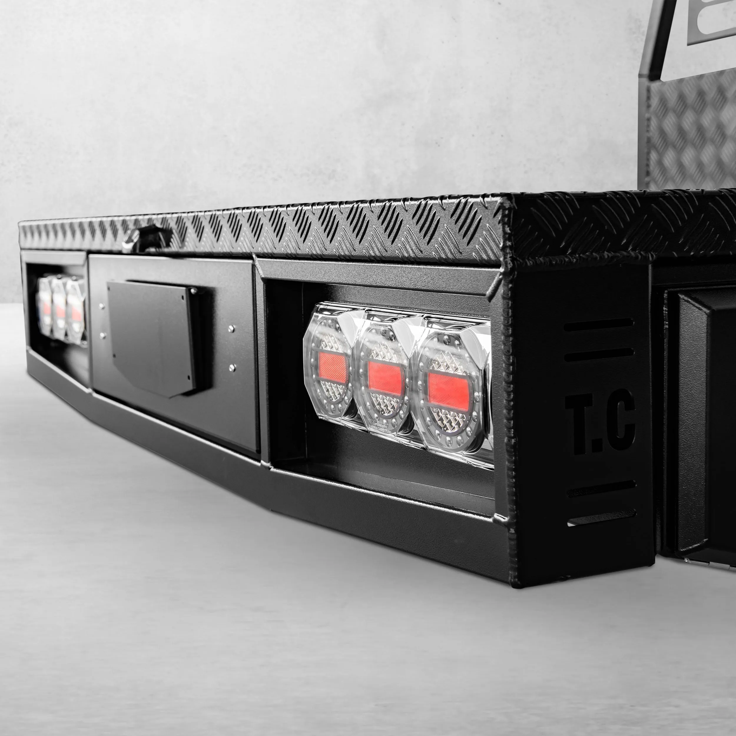 Aluminium Tray w/Headboard 1950mm - Black