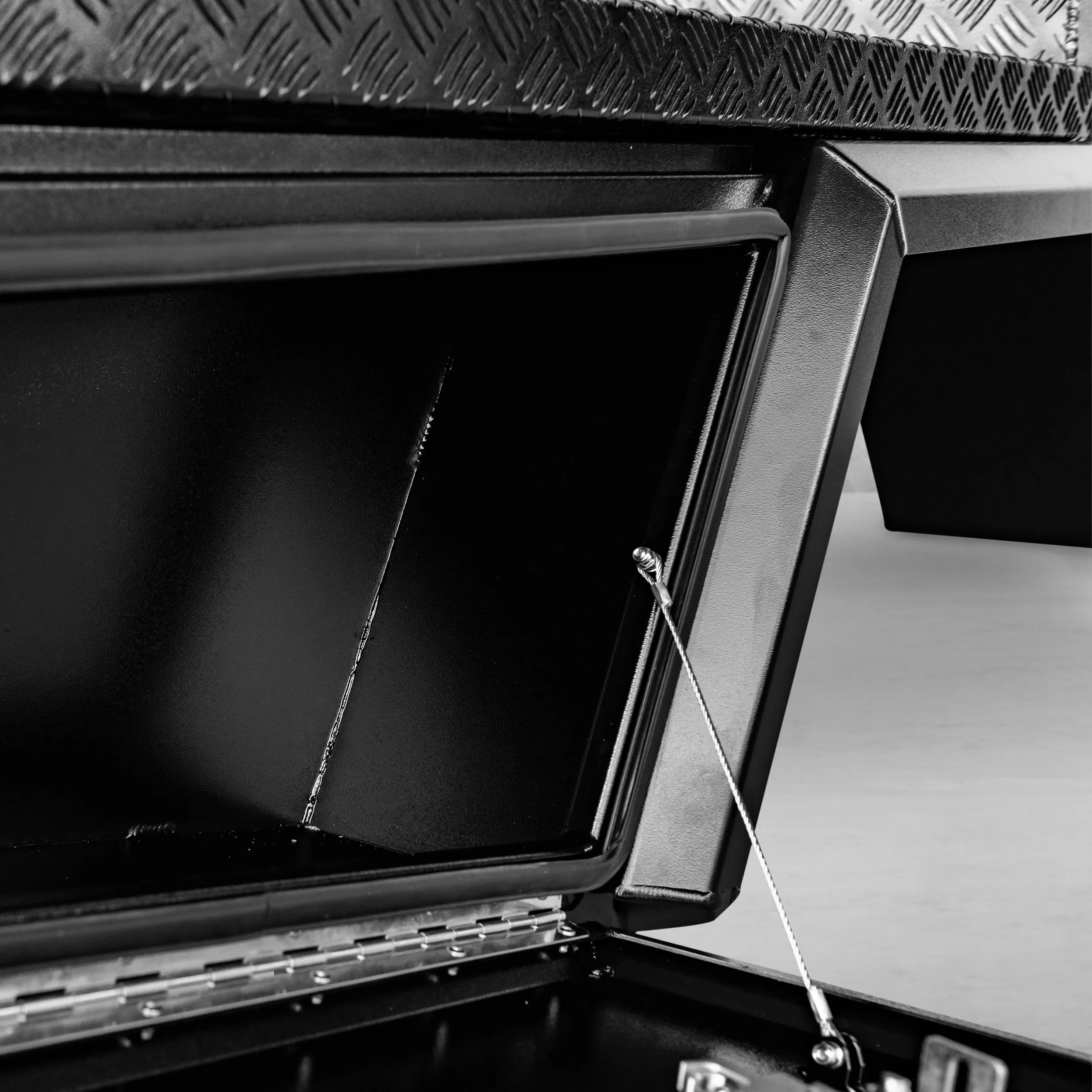 Aluminium Tray w/Headboard 1950mm - Black