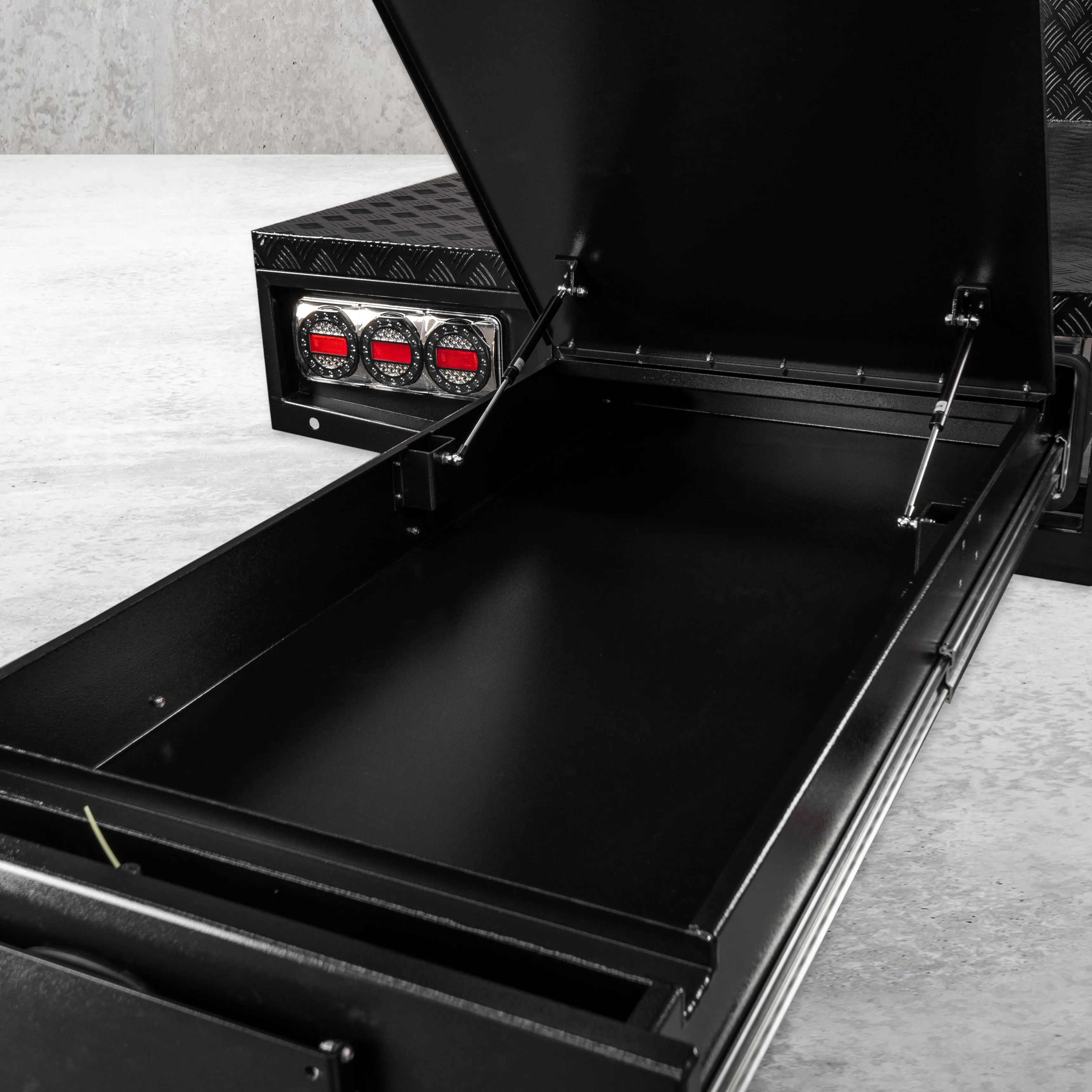 Aluminium Tray w/Headboard 1950mm - Black