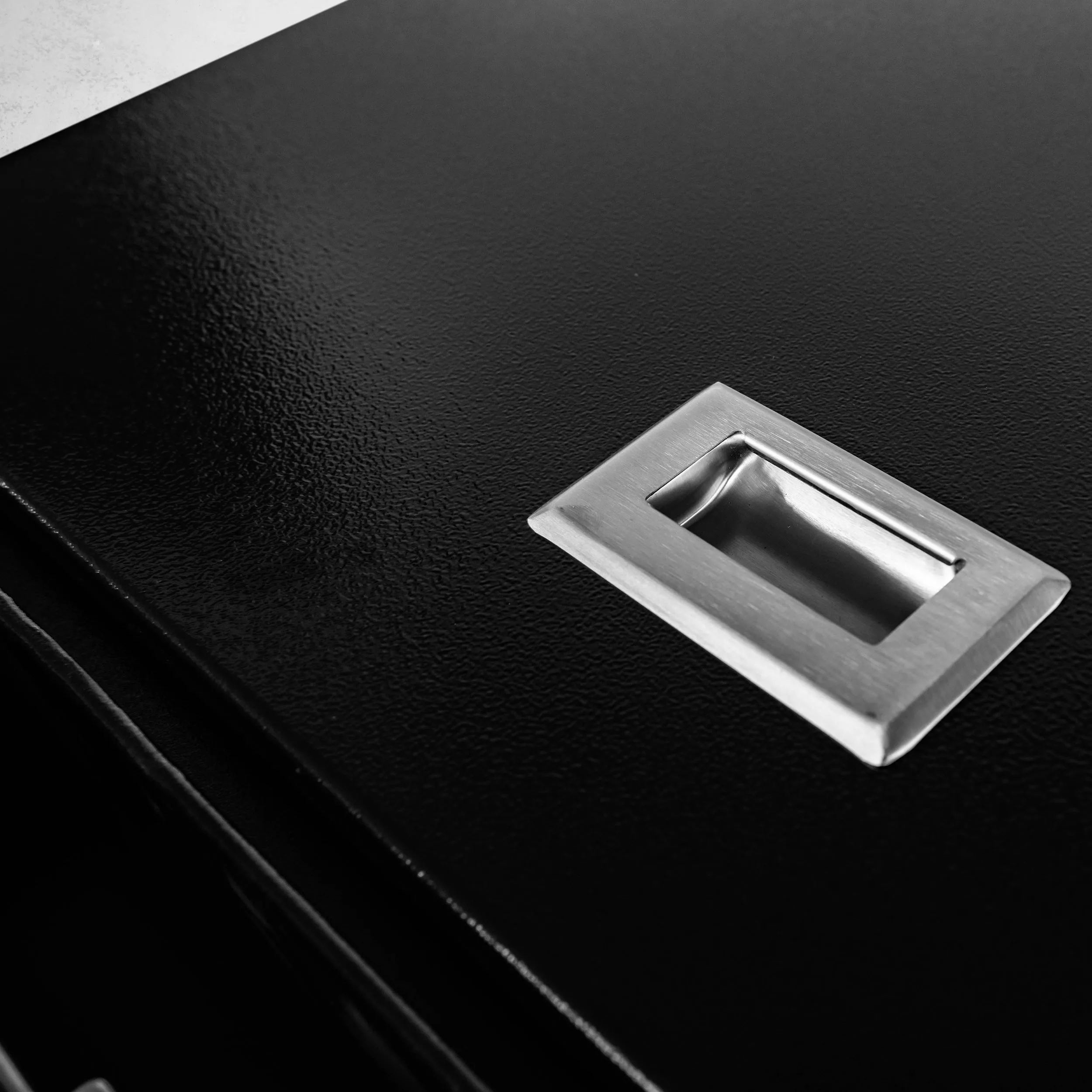 Aluminium Tray w/Headboard 1950mm - Black