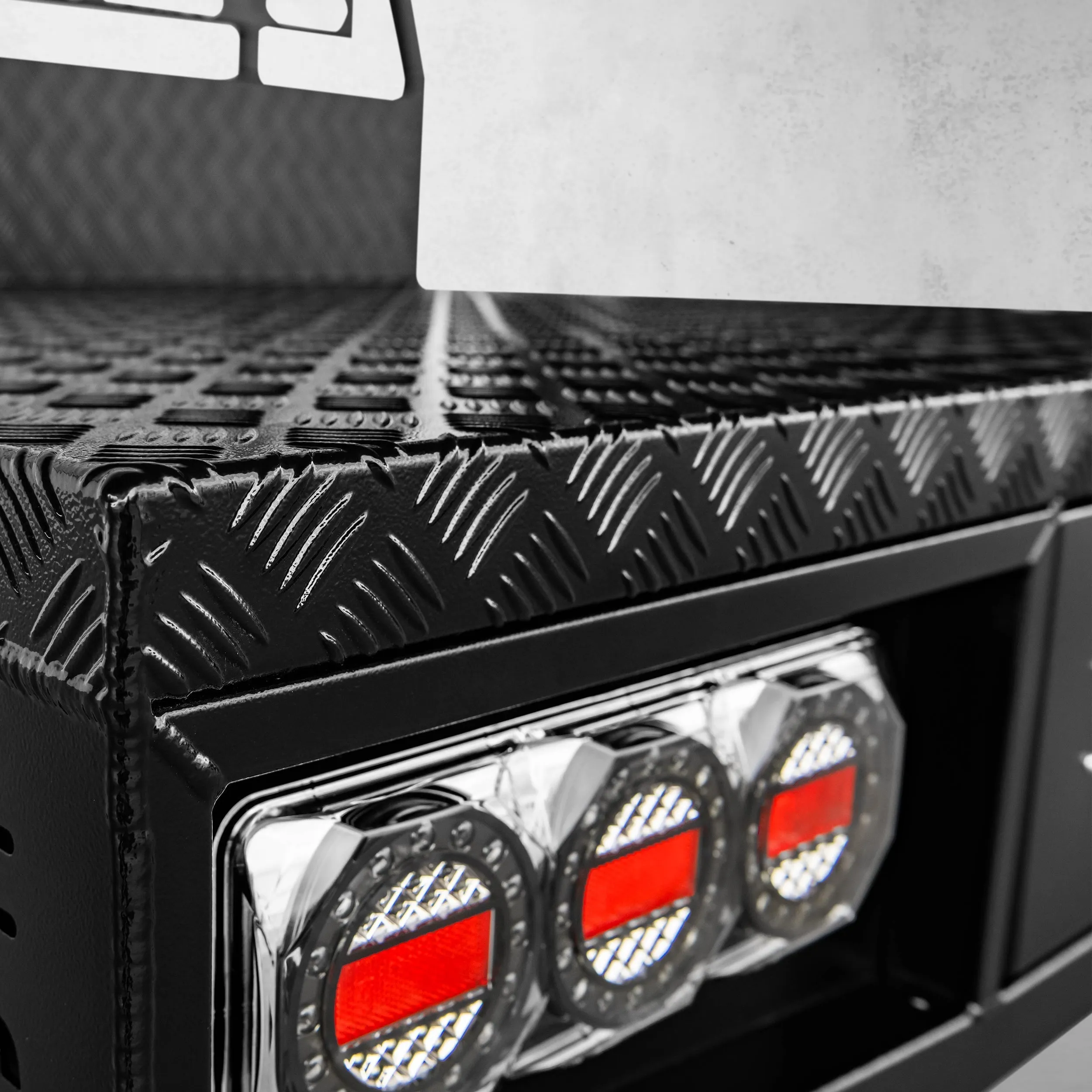 Aluminium Tray w/Headboard 1950mm - Black