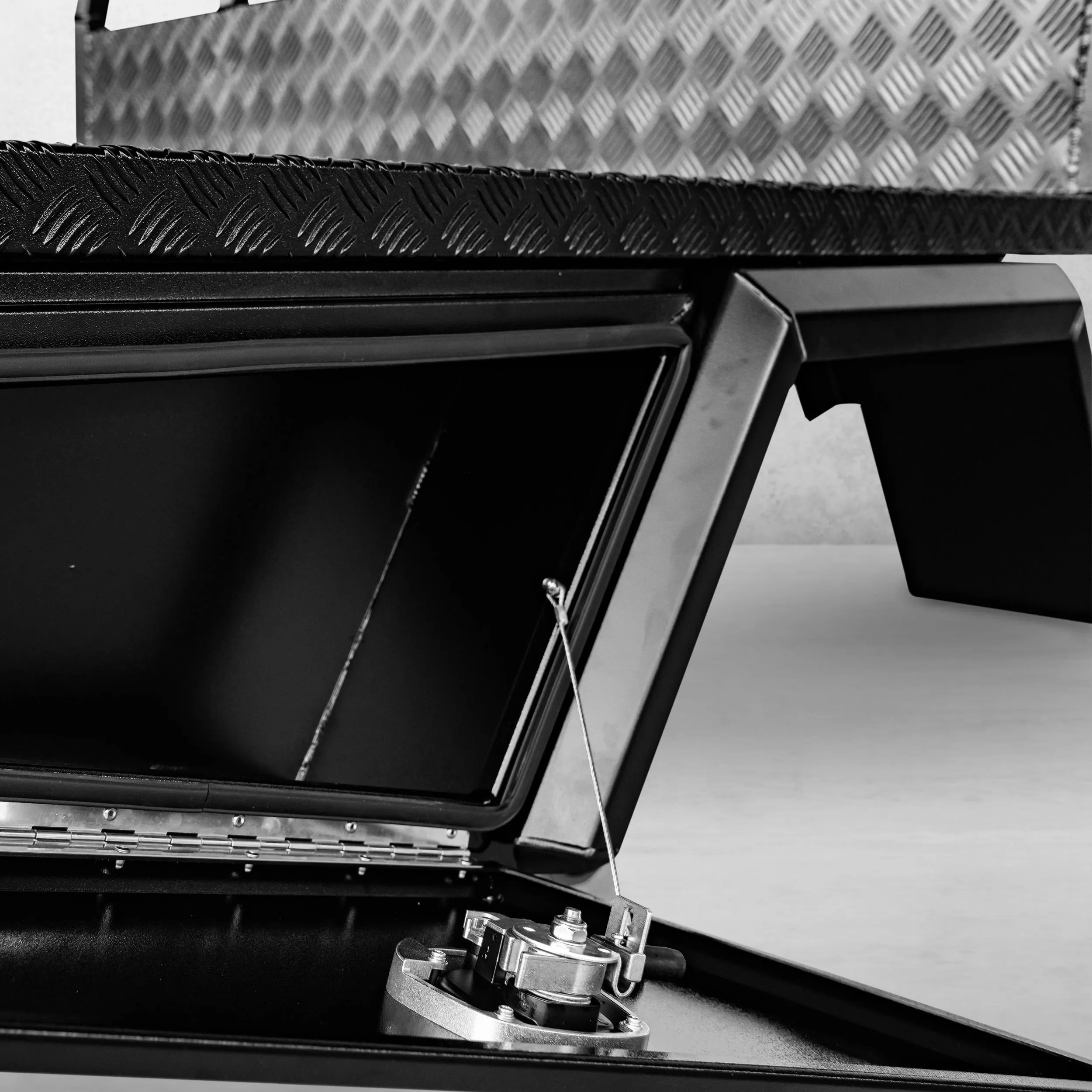 Aluminium Tray w/Headboard 1950mm - Black