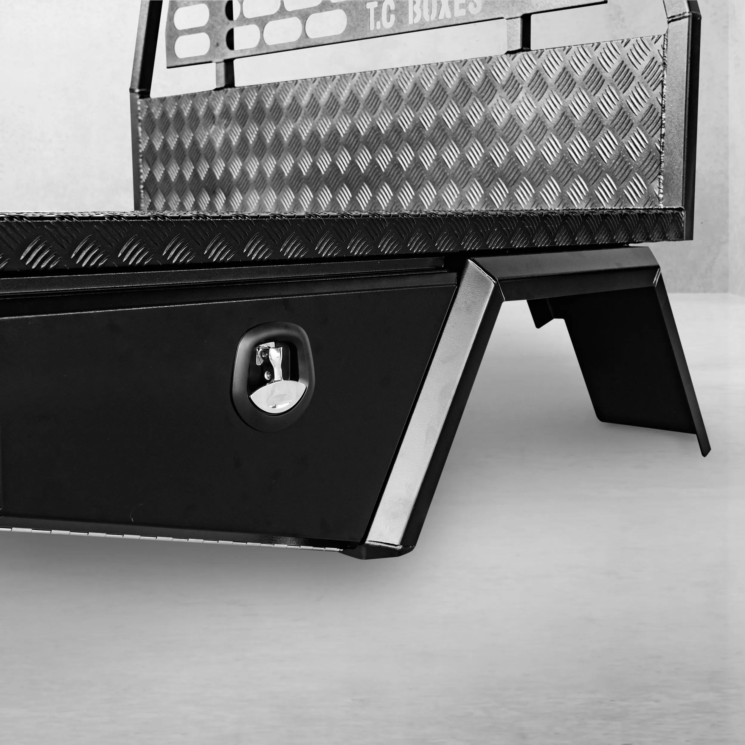Aluminium Tray w/Headboard 1950mm - Black