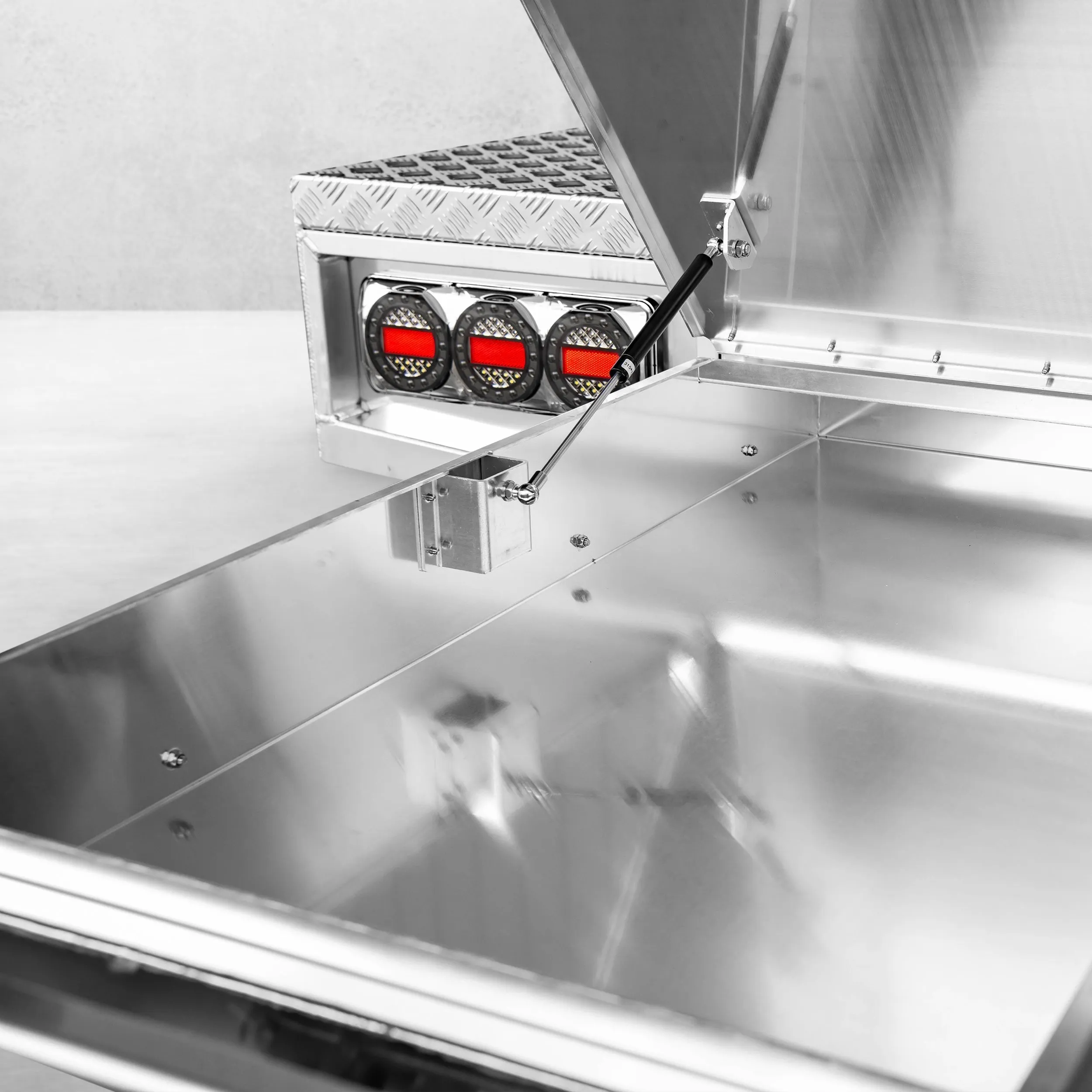 Aluminium Tray w/Headboard 2400mm - Alloy