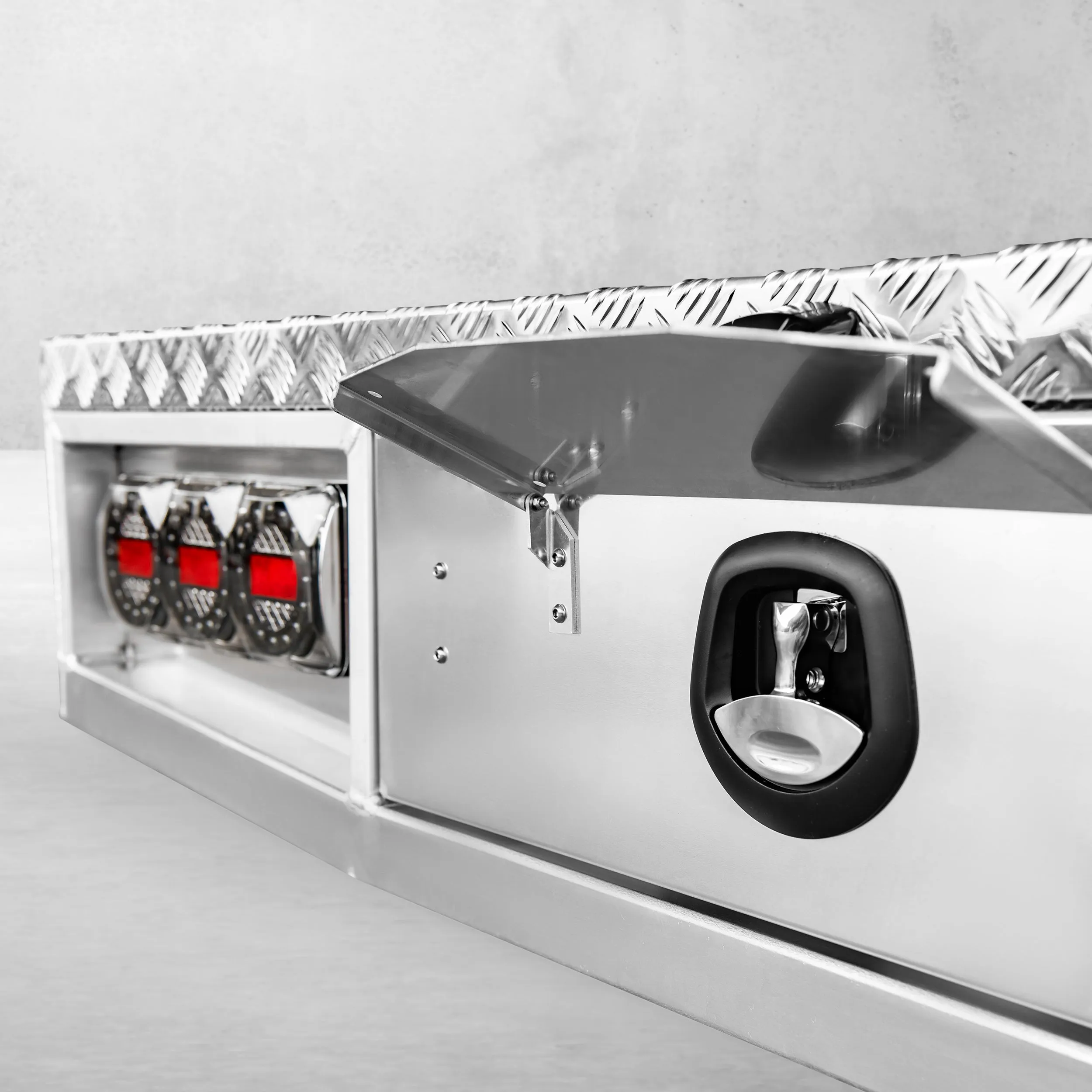 Aluminium Tray w/Headboard 2400mm - Alloy